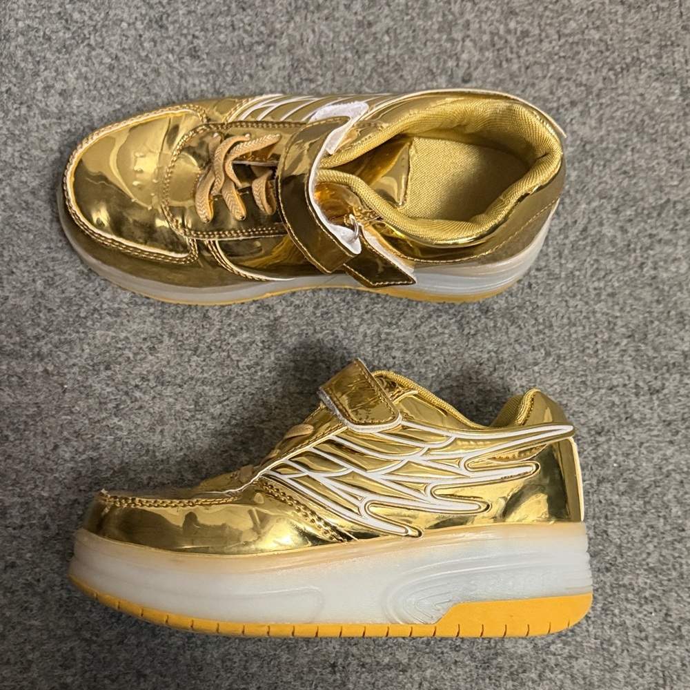 Gold Kids Heelys roller skate shoes